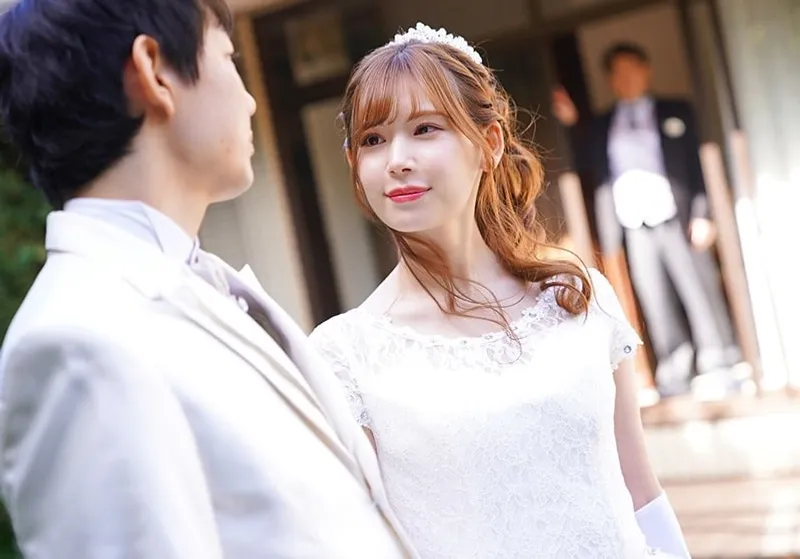 Bố gã chồng phang bạn gái của con trai ngay sau lễ cưới của con trai